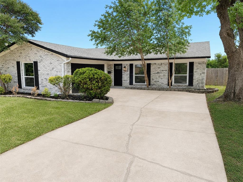1006 Heritage Drive — photo
