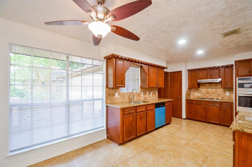 4802 Lost Oak Drive, Spring, TX 77388 — photo 2