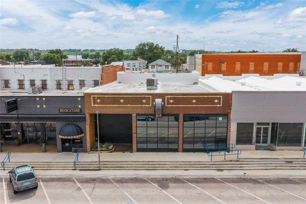 210 S Commercial Avenue — photo