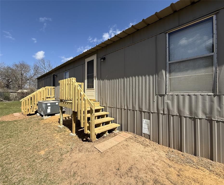 1025 E Owing Street — photo