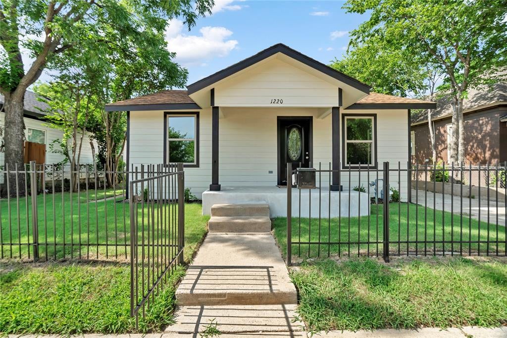 1220 Bessie Street — photo