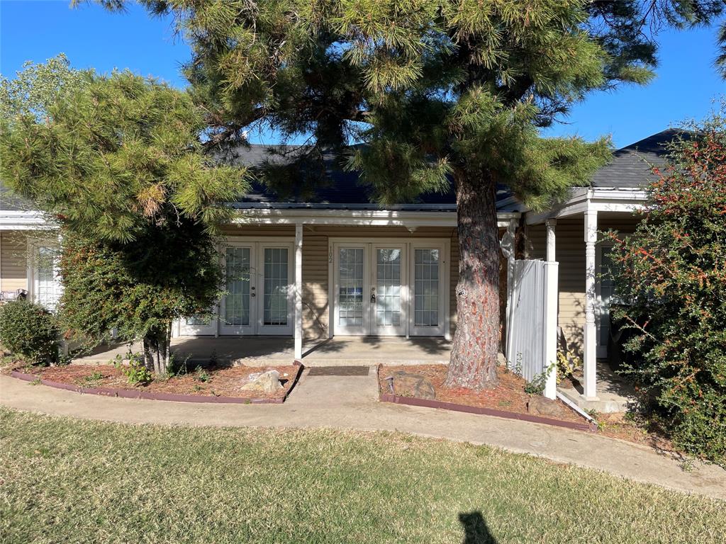 61 Runaway Bay Drive 102a — photo
