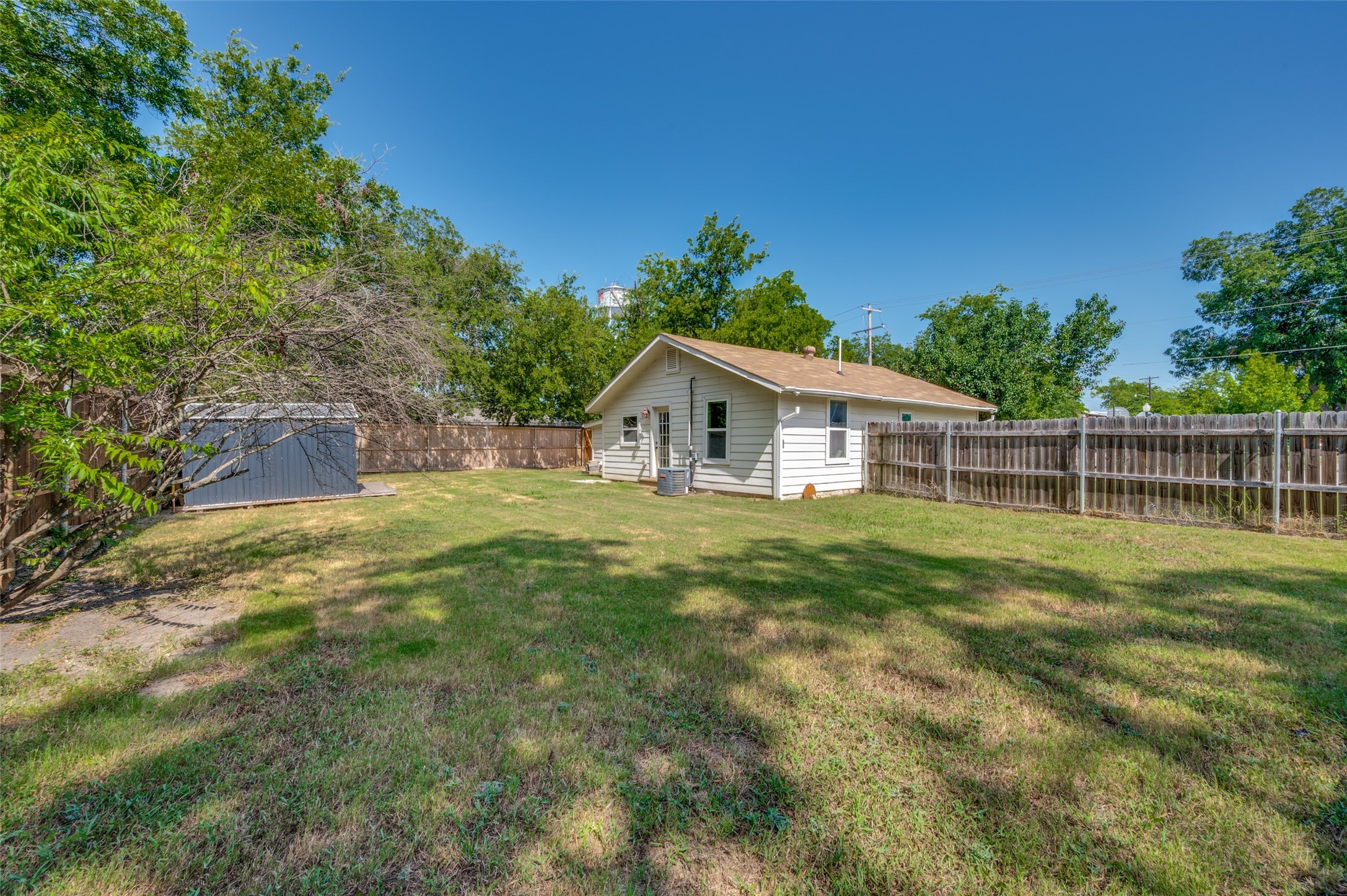 117 E Division Street, Pilot Point, TX 76258 — photo 3