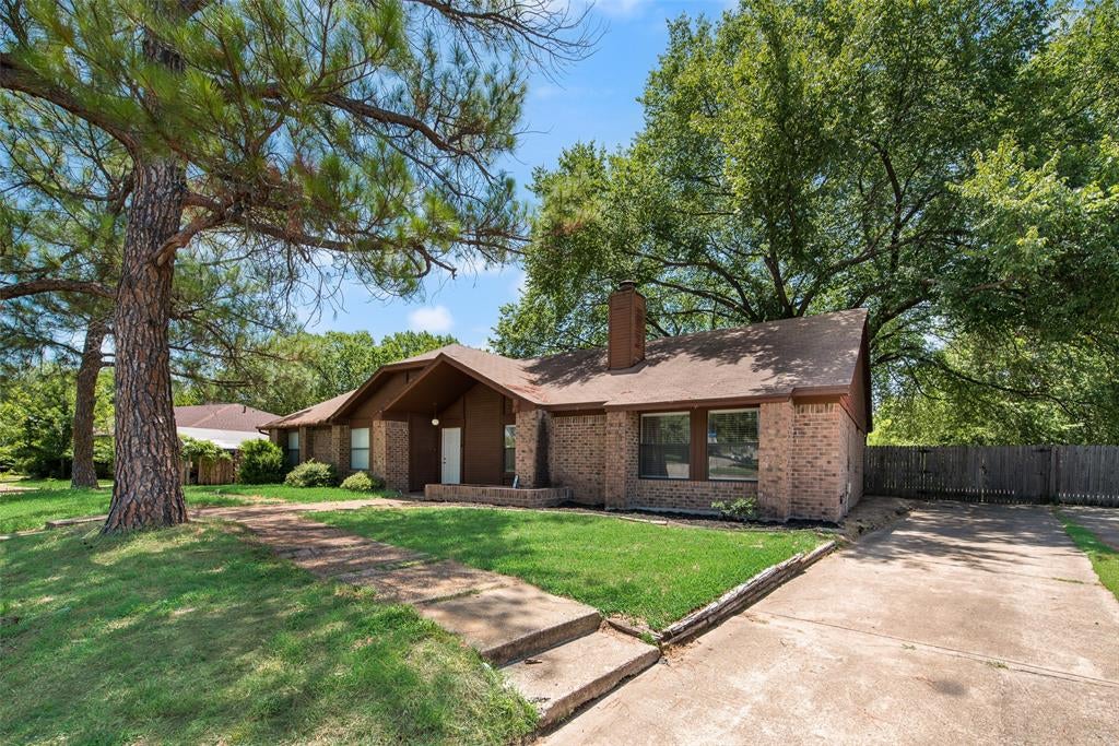 208 E Denton Drive — photo