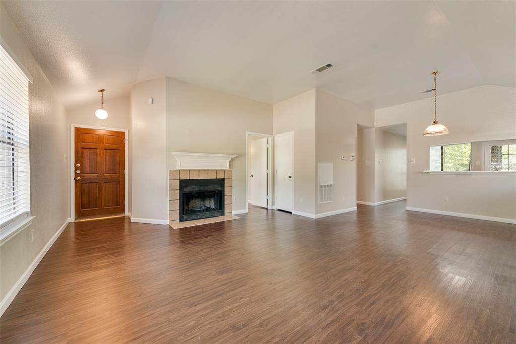 208 E Denton Drive, Euless, TX 76039 — photo 2
