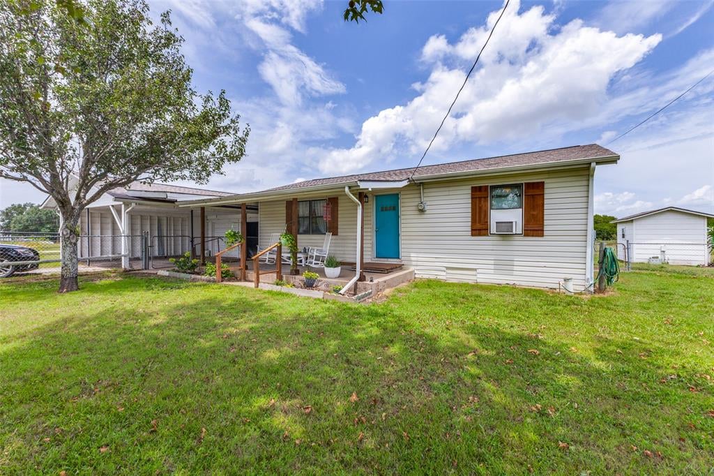 7811 FM 35 — photo