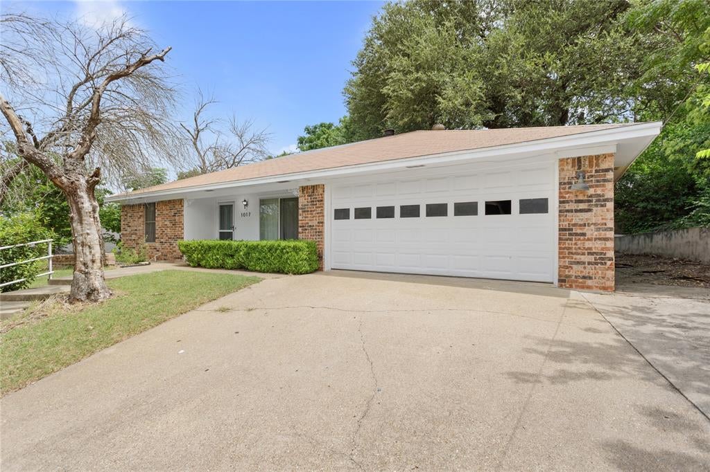 1017 Wedgewood Drive — photo