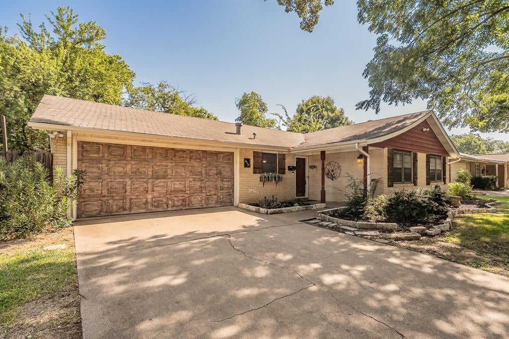 612 Bayless Drive — photo