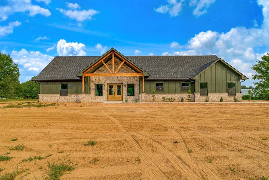 829 Private Road 44005 — photo
