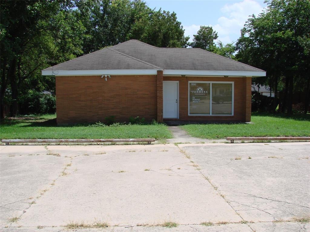 1604 E Hwy 82 — photo