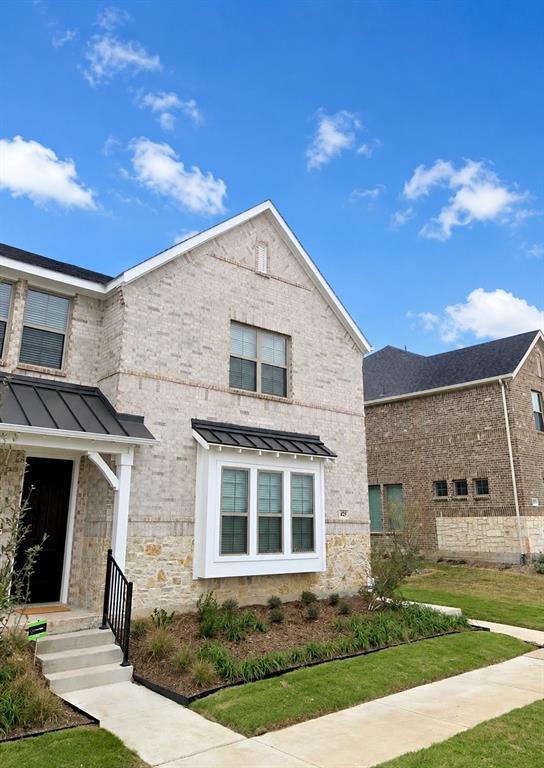 425 Parkside Drive — photo