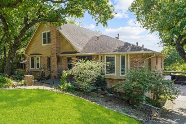1806 Old Oak Drive — photo