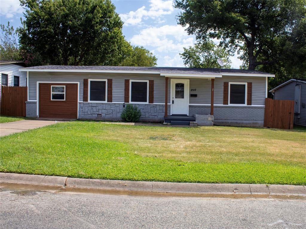 2117 N Hickory Street — photo