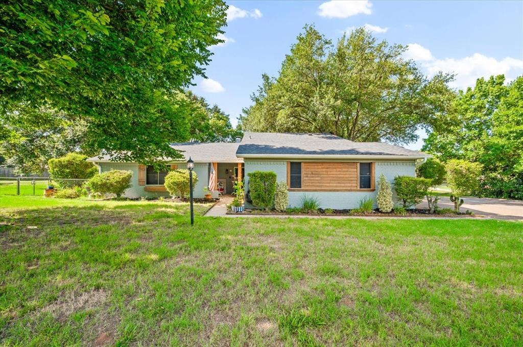 209 Live Oak Lane — photo