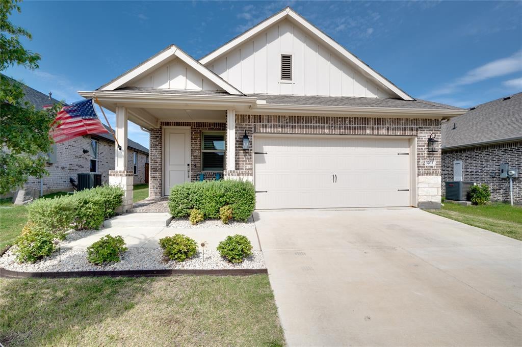 3703 Cloverleaf Lane — photo