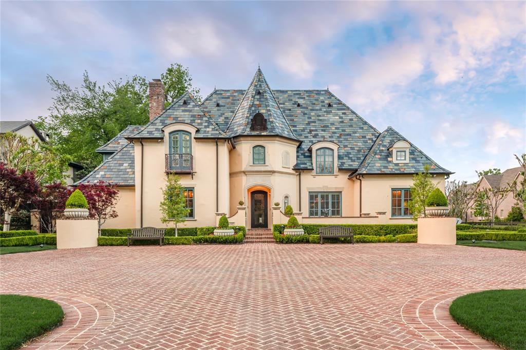 6347 Woodland Drive — photo