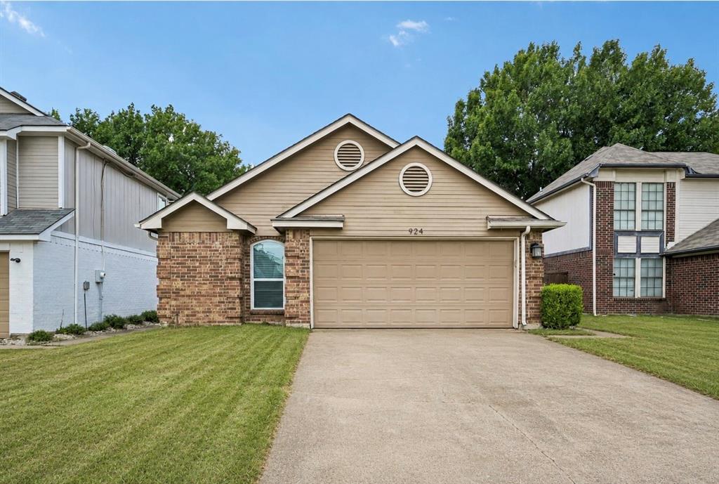 924 Ramblewood Drive — photo