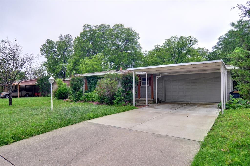 1110 Wade Hampton Street — photo
