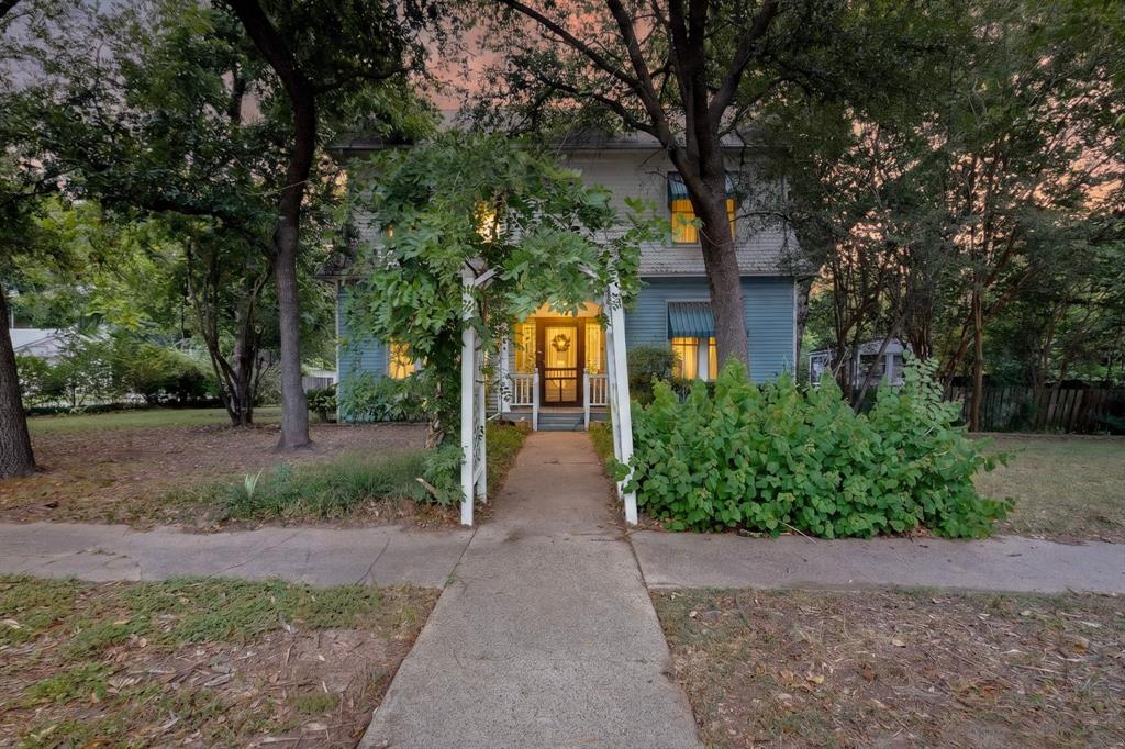 604 Johnson Street — photo