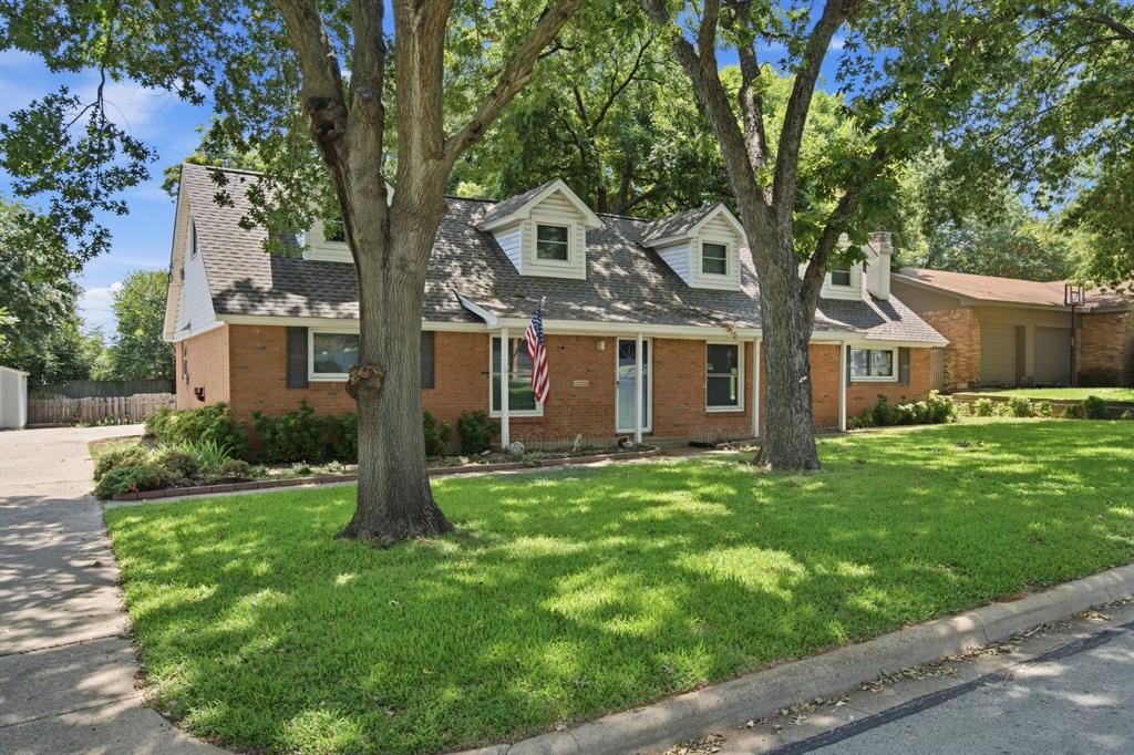 1301 Colonial Court — photo