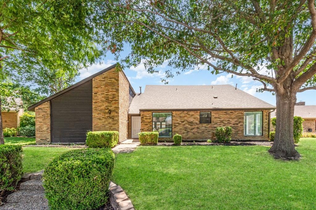 1304 Ursula Court — photo