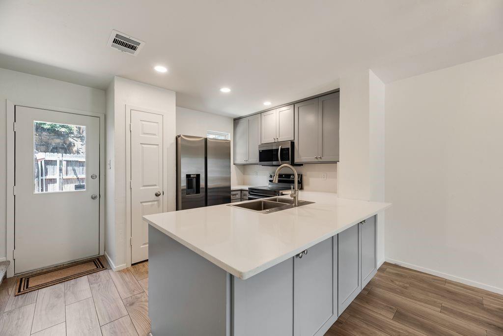 28 Abbey Road, Euless, TX 76039 — photo 3