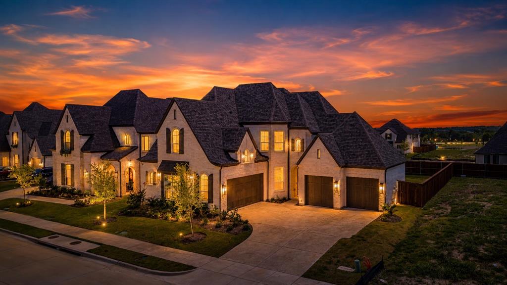 925 Shady Oaks Drive — photo