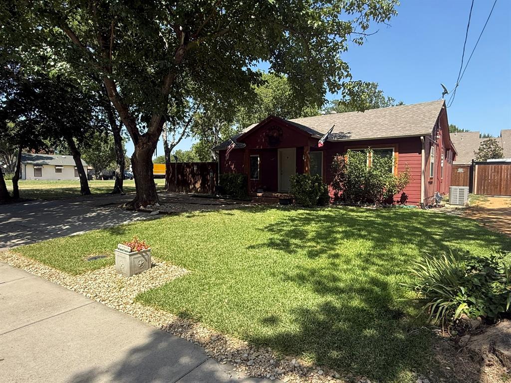 528 S Coppell Road — photo