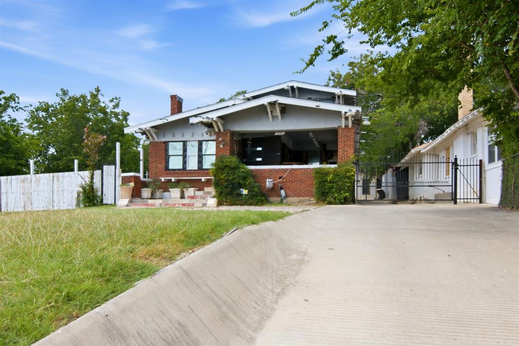 2929 E Lancaster Avenue — photo