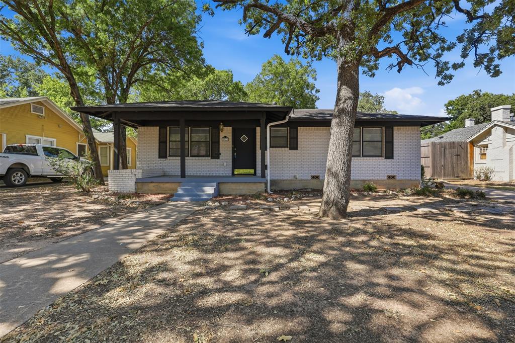 2321 Honeysuckle Avenue — photo