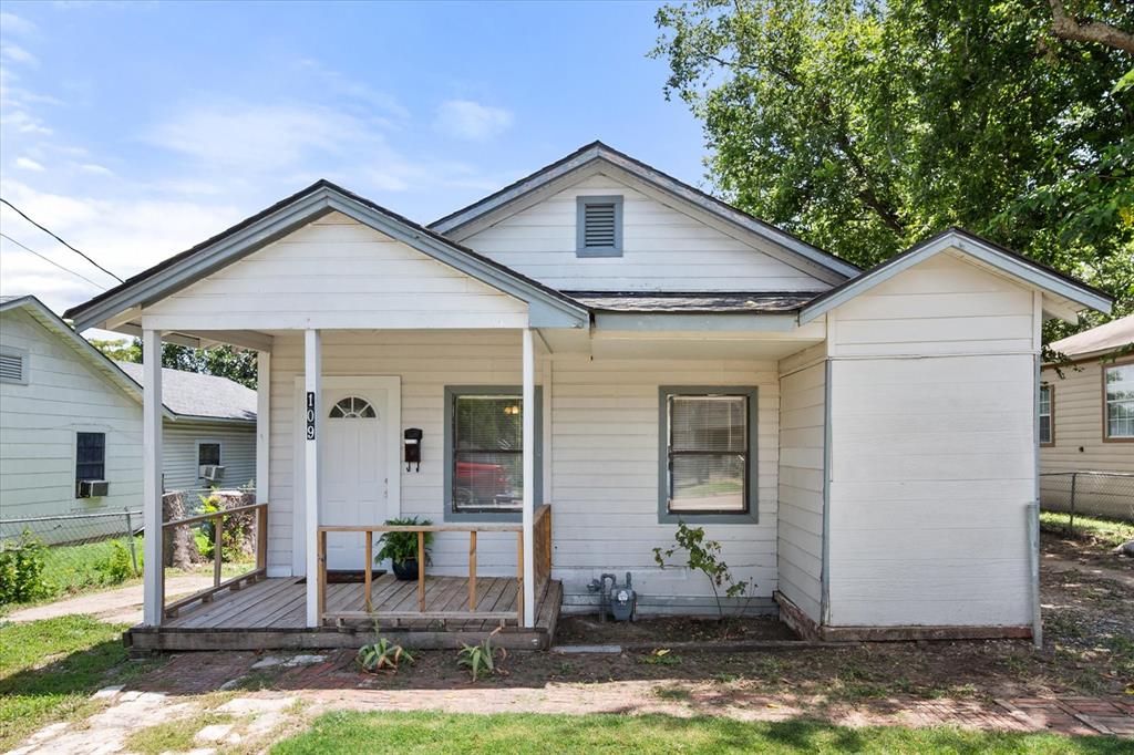 109 E Tyler Street — photo