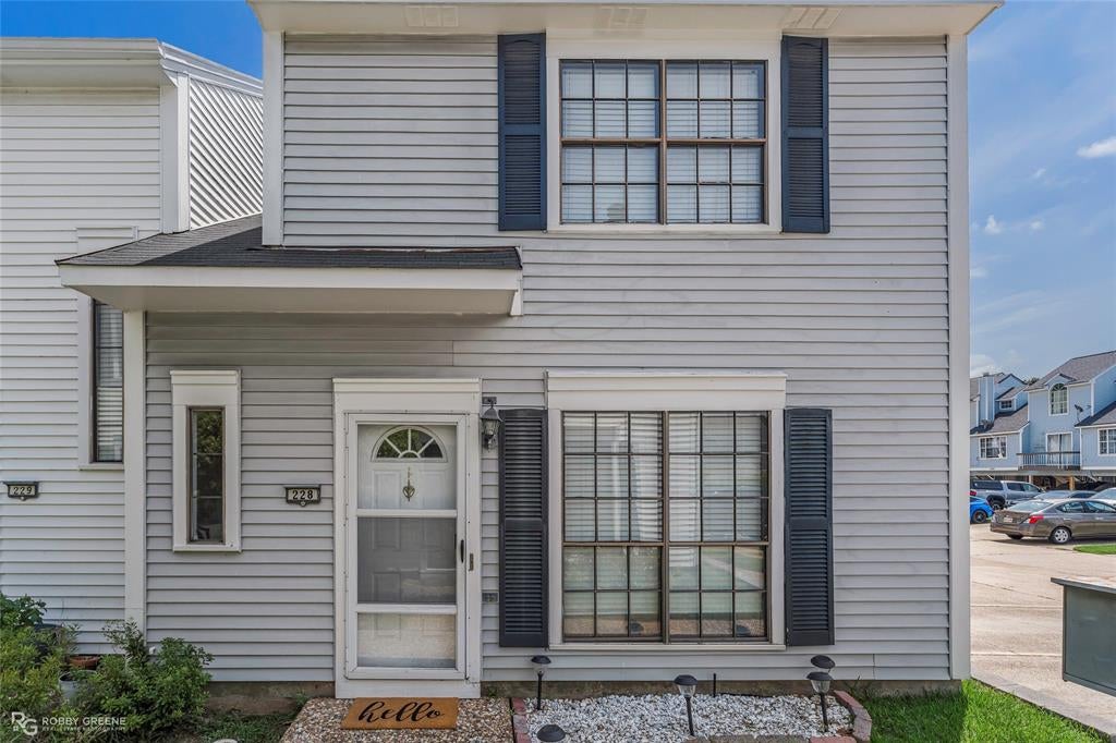 228 Settlers Park Drive — photo