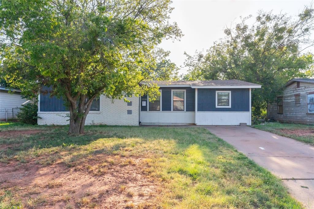 2218 N Mockingbird — photo