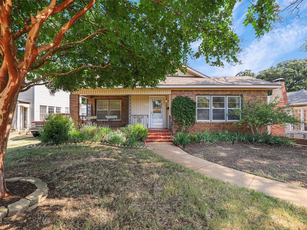 1119 W Walker Street — photo