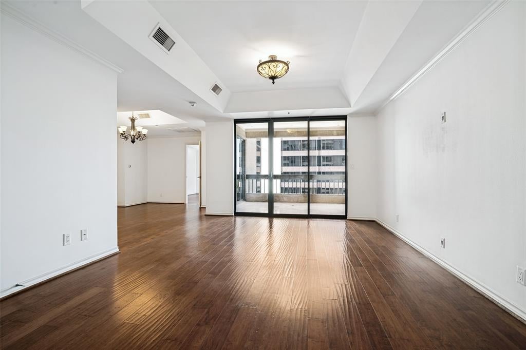 5909 Luther Lane 1202 — photo