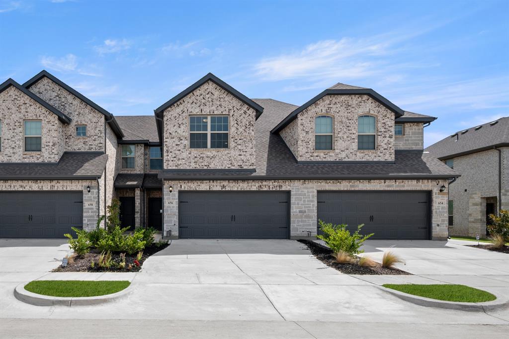 656 Sandiford Court — photo