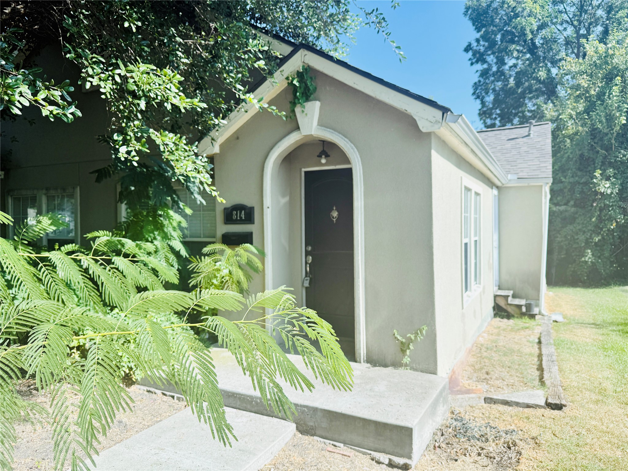 814 W College Street — photo