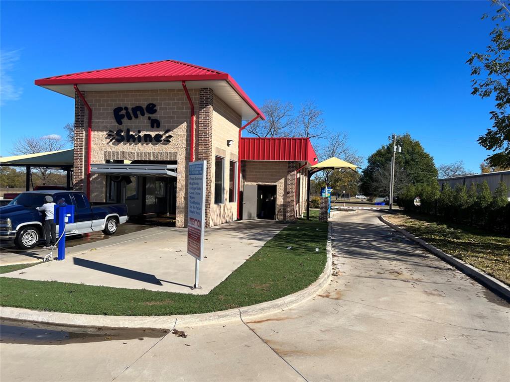 1302 N State Highway 121 — photo