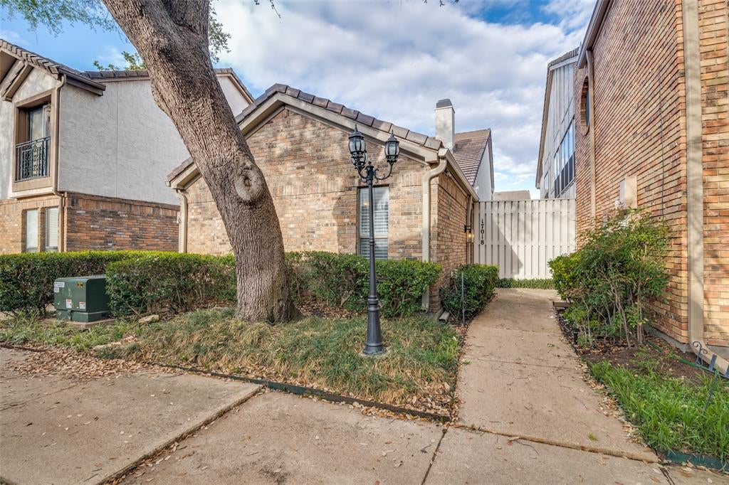 17018 Planters Row — photo