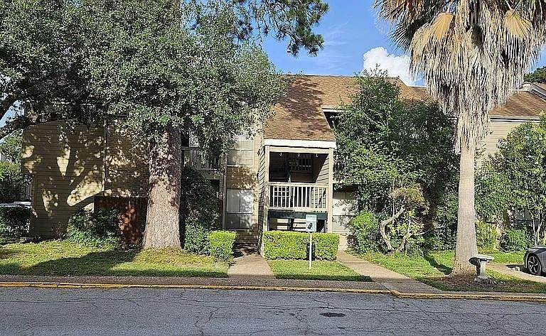 2100 Tanglewilde 167 — photo