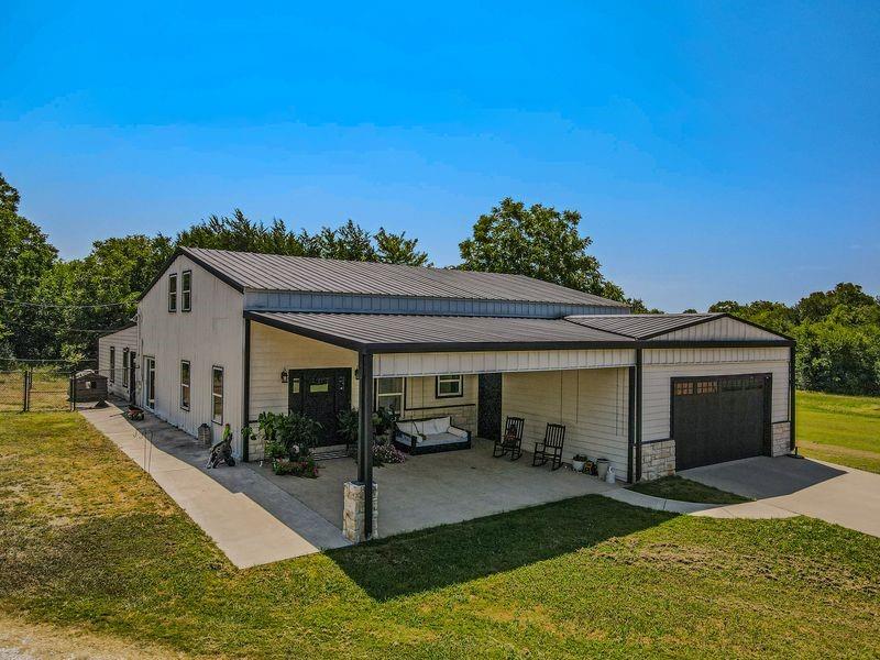 103 FM 1571 — photo