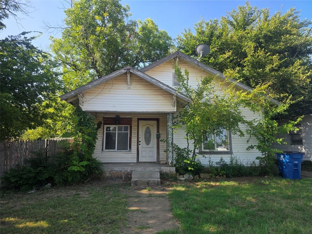 905 W Walker Street — photo