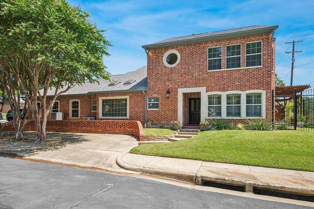 2702 Lawtherwood Court — photo