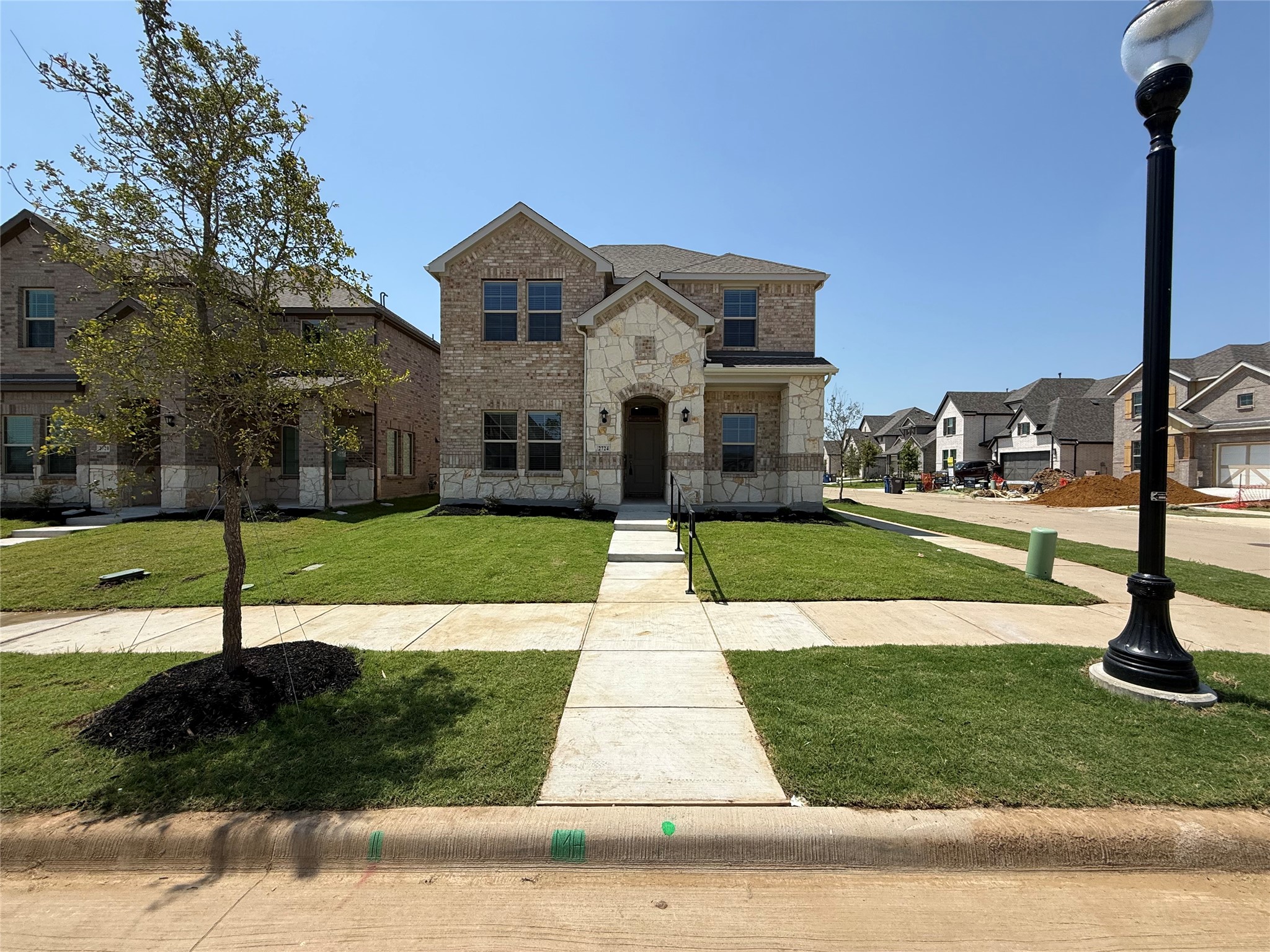2724 Mexia Lane — photo