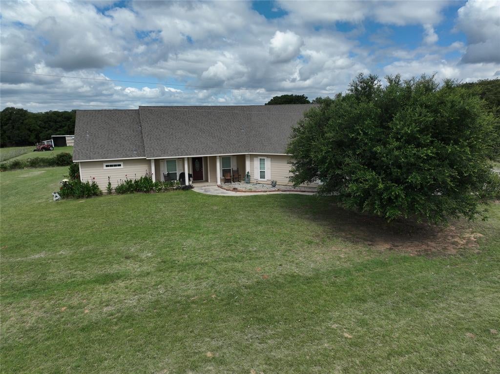 1590 Highway 588 — photo