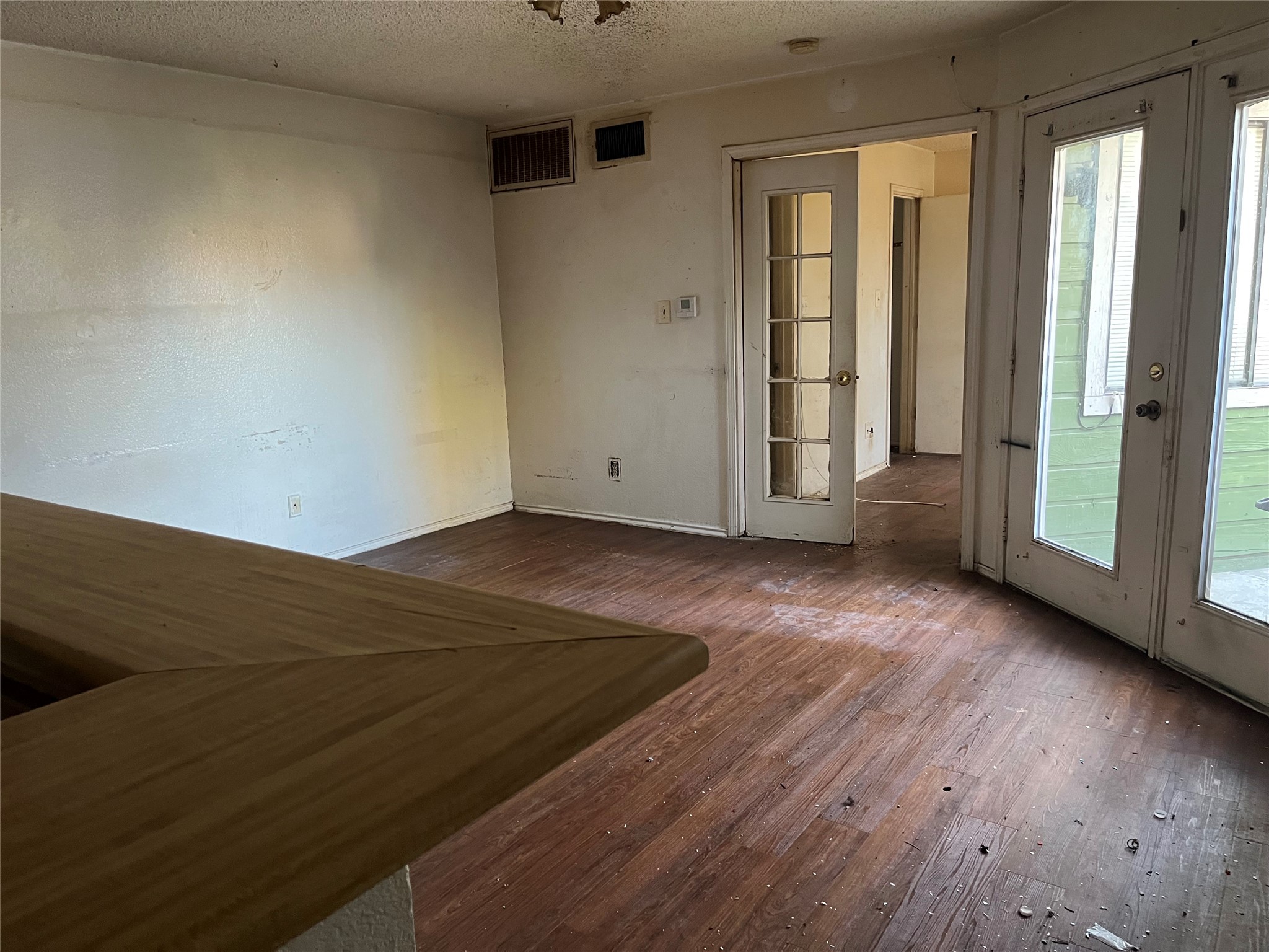 9823 Walnut Street 303 — photo
