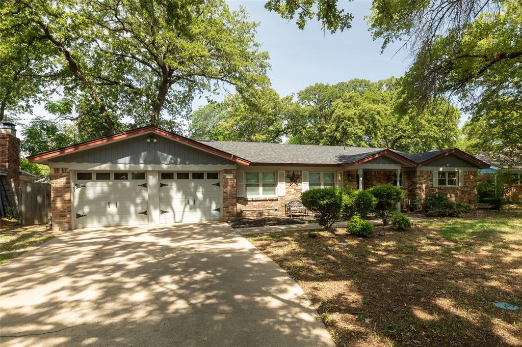 637 Post Oak Drive — photo