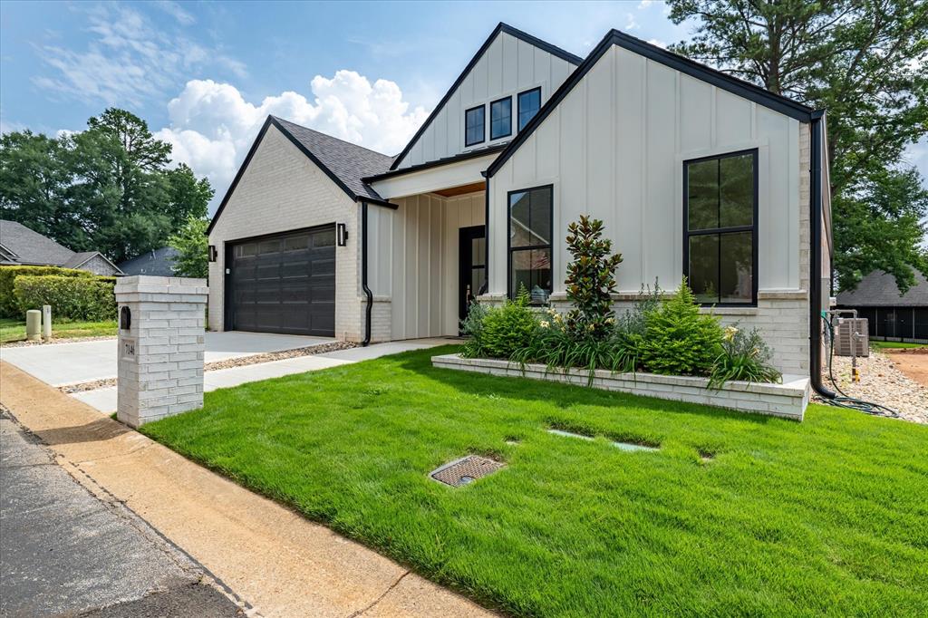 7146 Holly Square Court — photo