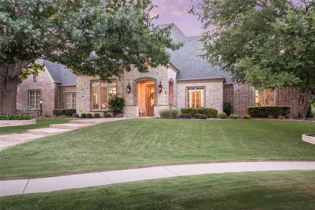 2701 Fair Oaks Lane — photo
