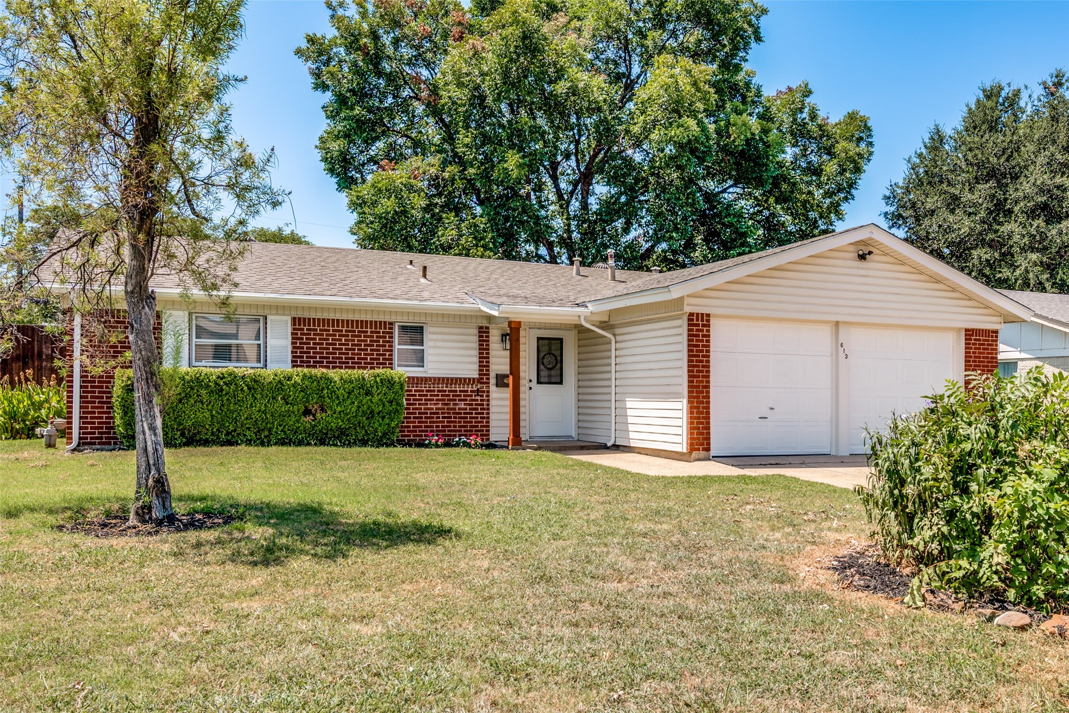 613 Whitener Road, Euless, TX 76040 — photo 2